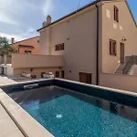 Lejlighed In With Swimming Pool