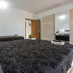 Lejlighed In With Swimming Pool
