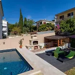 Lejlighed In With Swimming Pool *