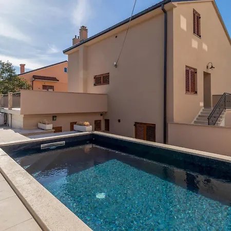 شقة In With Swimming Pool