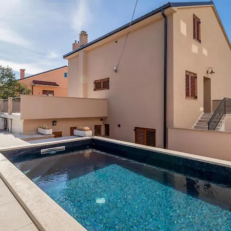 شقة In With Swimming Pool