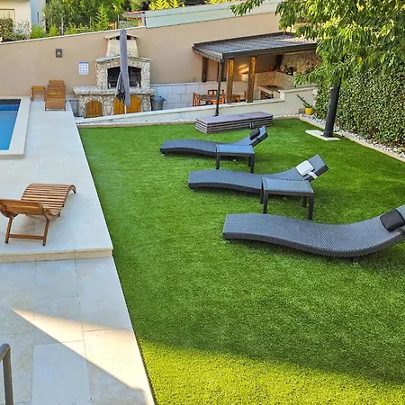 In With Swimming Pool *