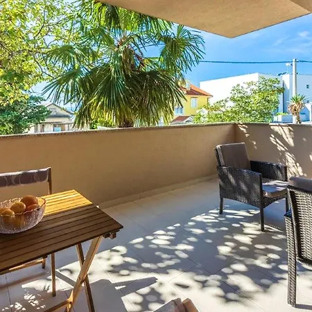 Cozy Apartment In Dramalj With Wifi