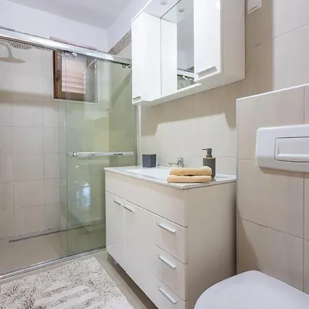 דירה Cozy Apartment In Dramalj With Wifi *